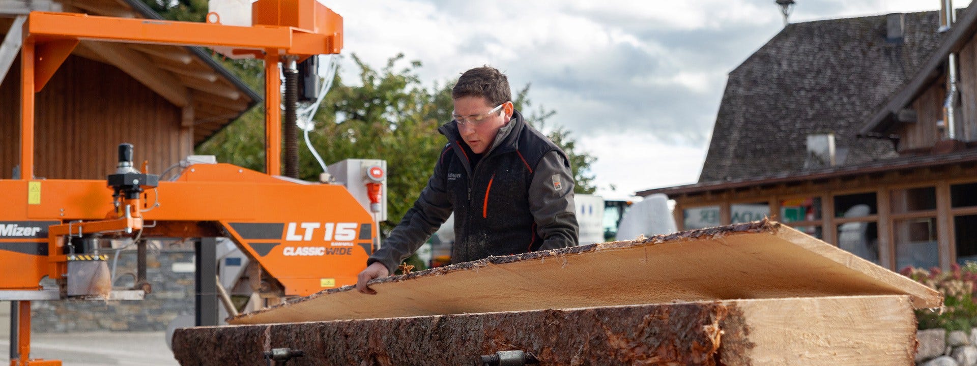 Puu muuttuu aarteeksi Itävallassa Wood-Mizer LT15 WIDE -sahan avulla
